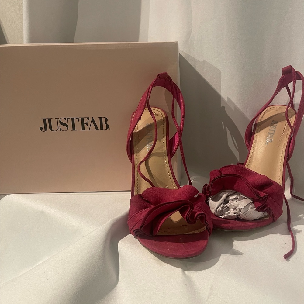 JustFab Women’s Ruffle Shoes Fuchsia Size 7.5 Zera